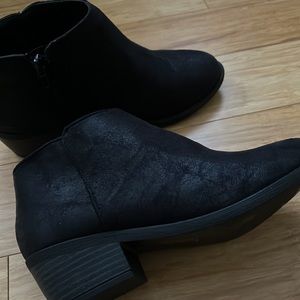 NWT Soda black ankle boots 6.5